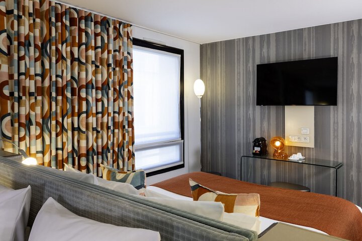 Room 13 of 74