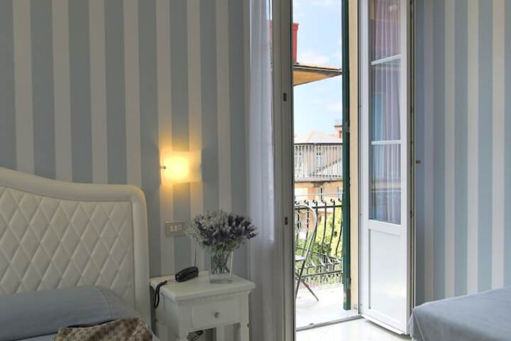 Room 34 of 141