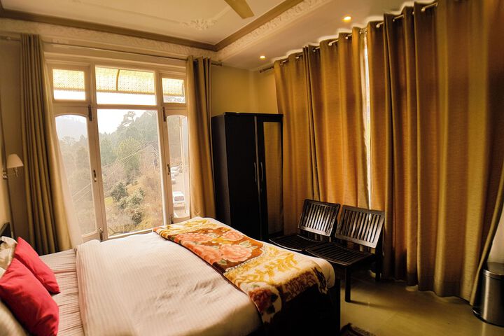 Room 32 of 81