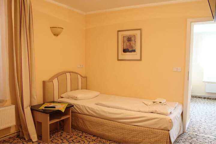Room 10 of 31