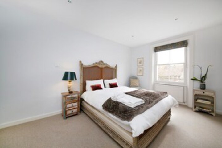 Room 25 of 28