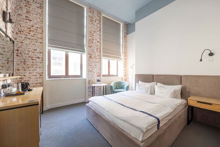 Room 10 of 62