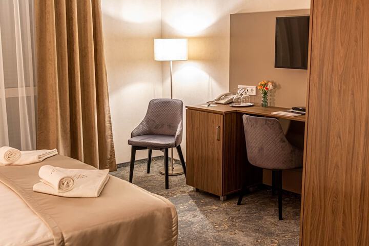 Room 4 of 20