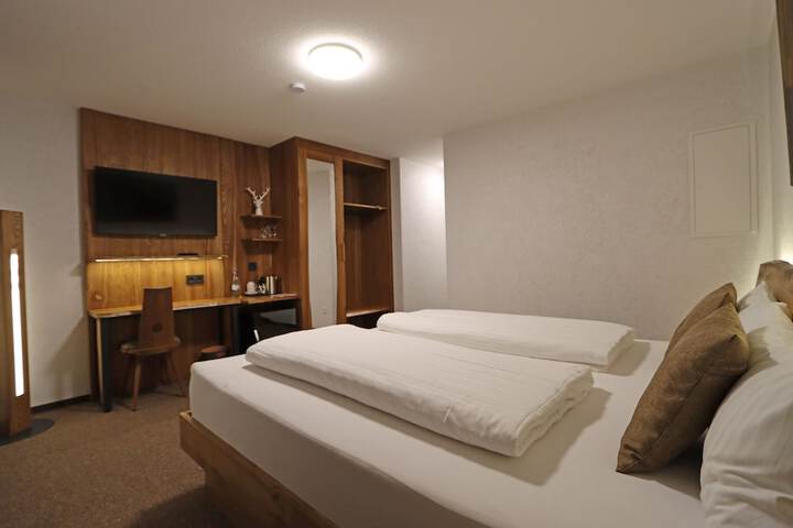 Room 16 of 121