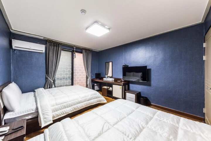 Room 27 of 52