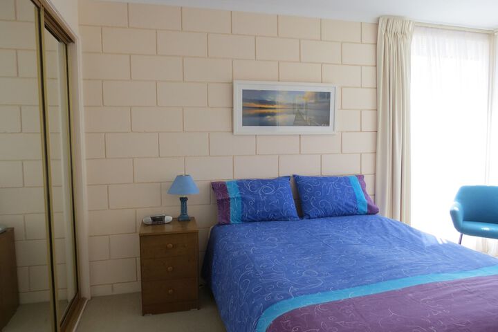 Room 3 of 27