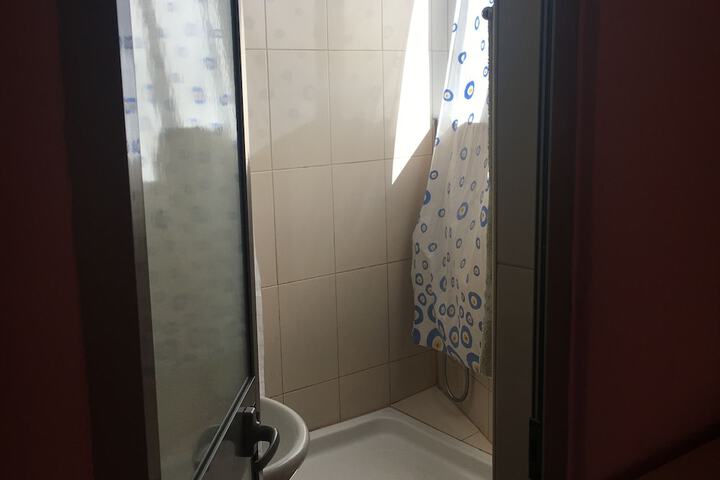 Room 12 of 34