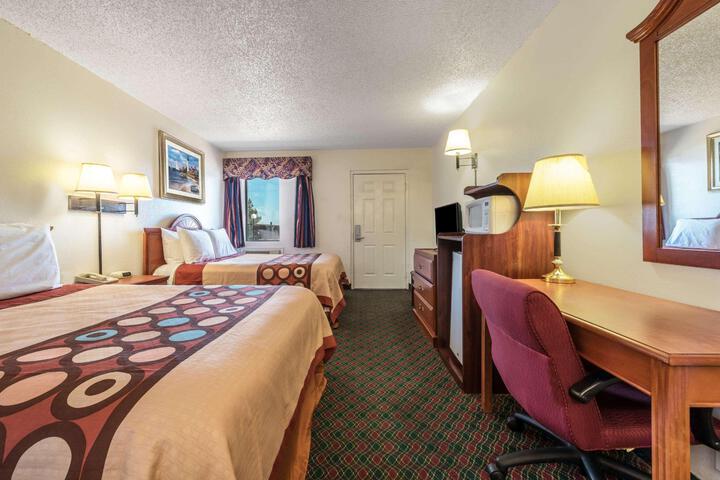 2 Queen Beds (4 of 4)