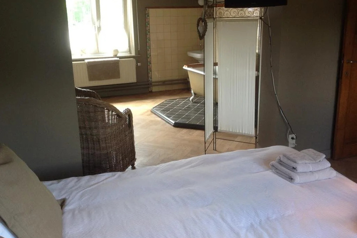 Room 3 of 13