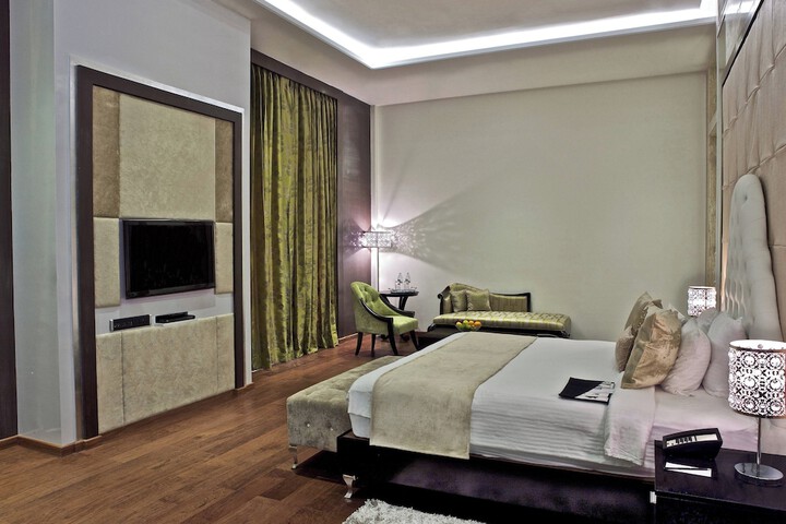 Room 32 of 77