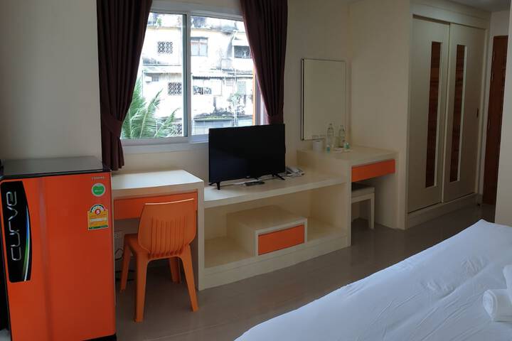 Room 5 of 76