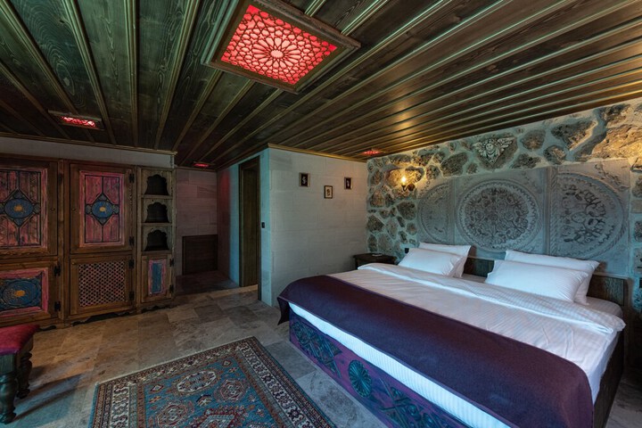 Room 23 of 85