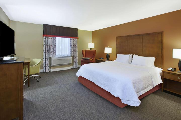 1 King Bed (5 of 18)