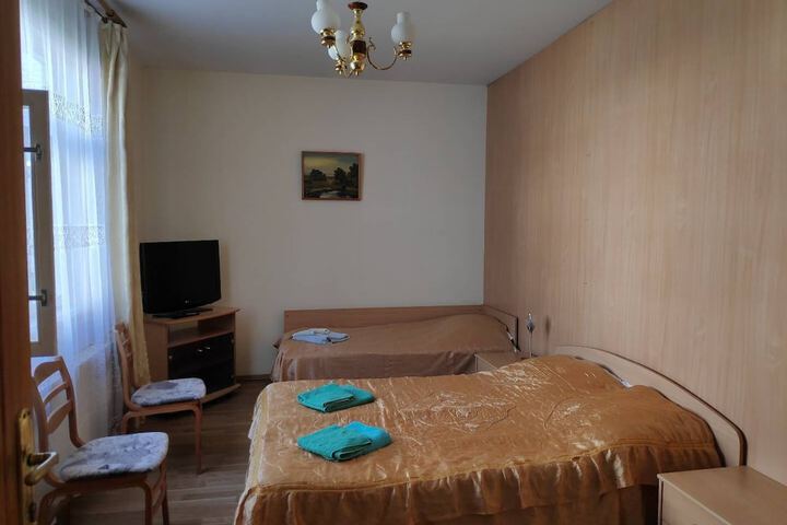 Room 2 of 60