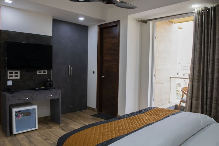 Room 8 of 22