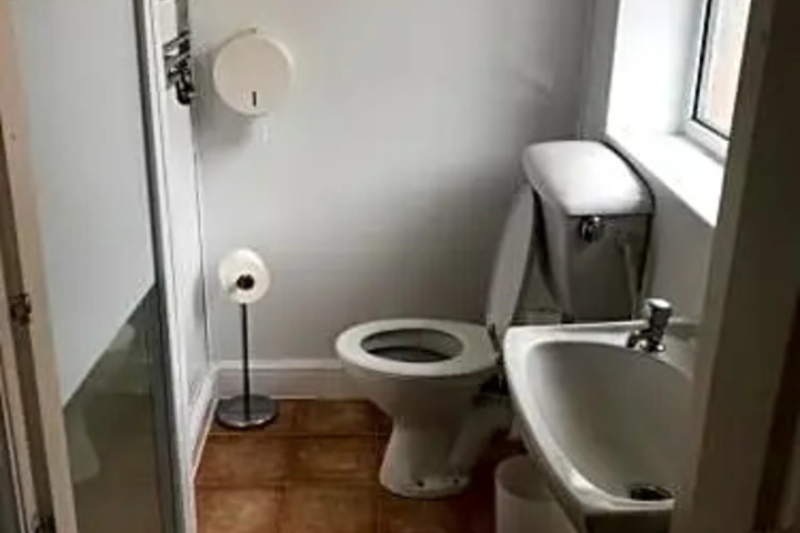 Room 6 of 7