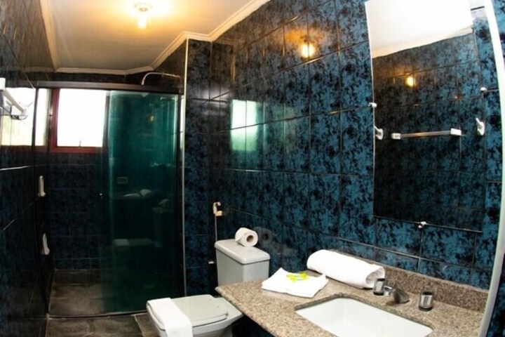 Room 7 of 18
