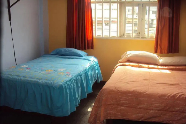 Room 4 of 12