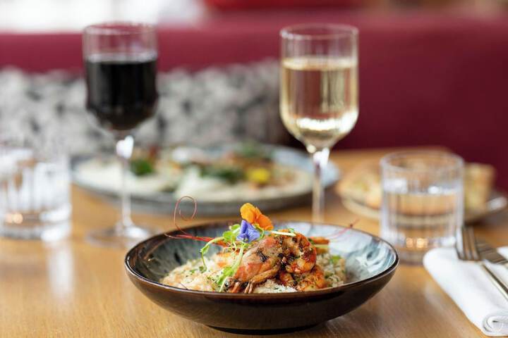 Dining 66 of 109