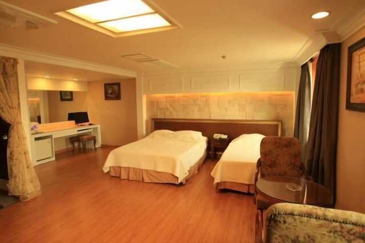 Room 3 of 23