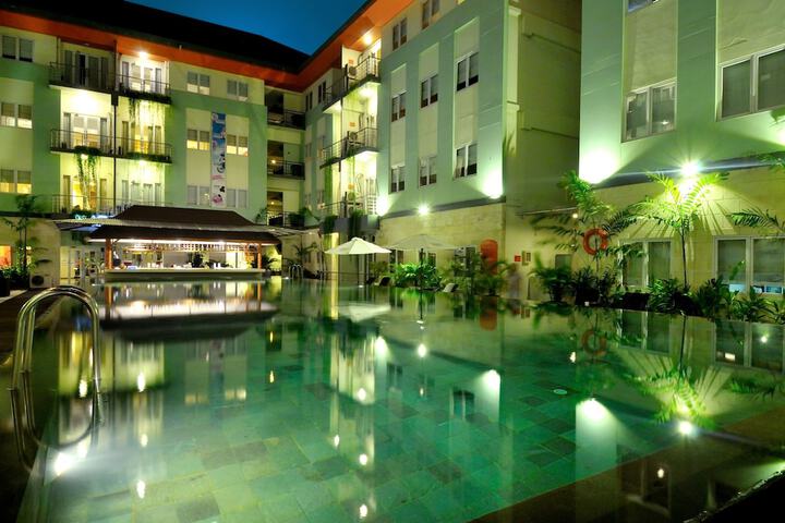 Pools & Facilities