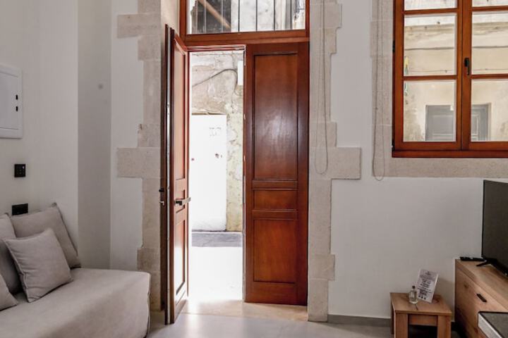 Room 50 of 78