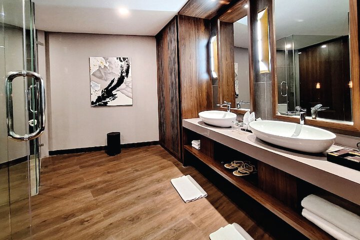 Room 27 of 49