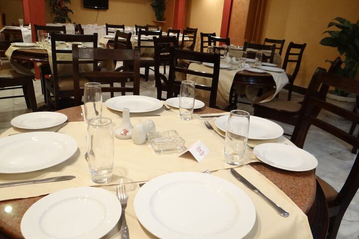 Dining 12 of 16