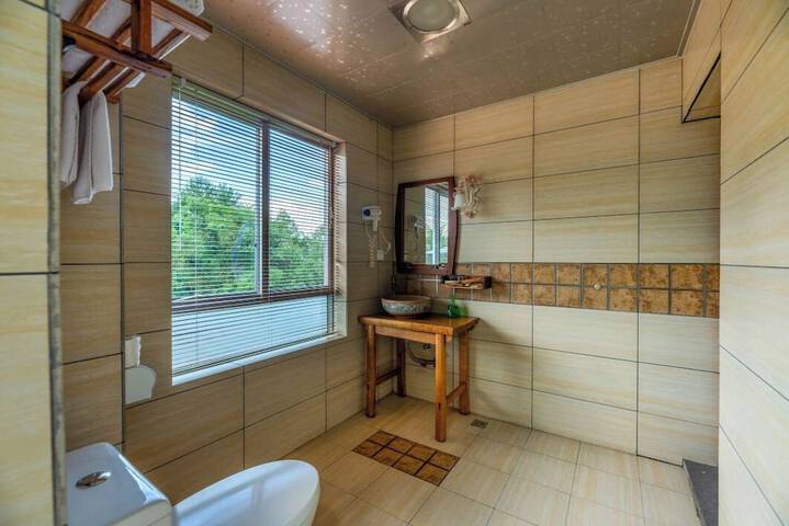 Room 52 of 79