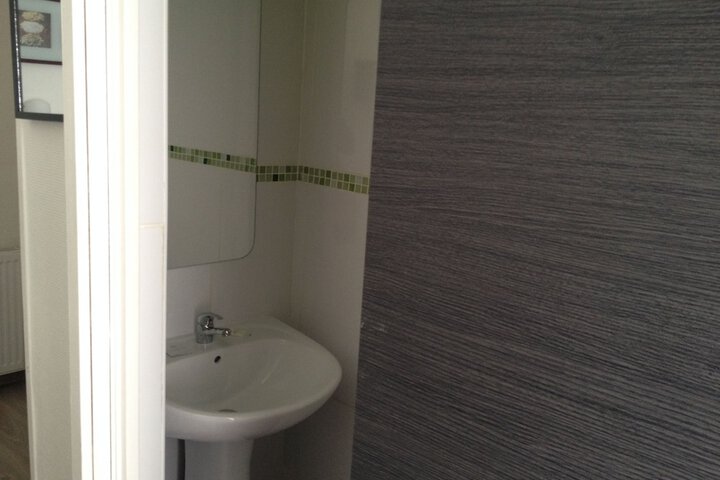 Room 32 of 38