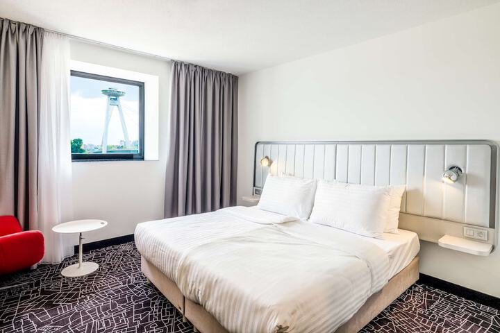 Room 12 of 50