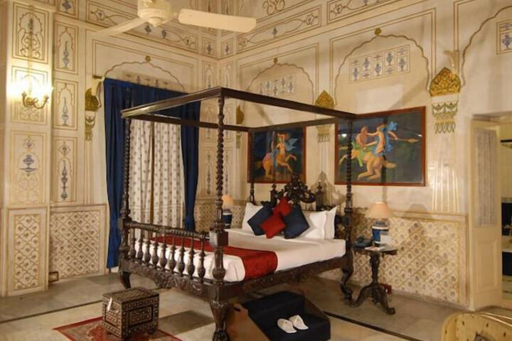 Room 9 of 50