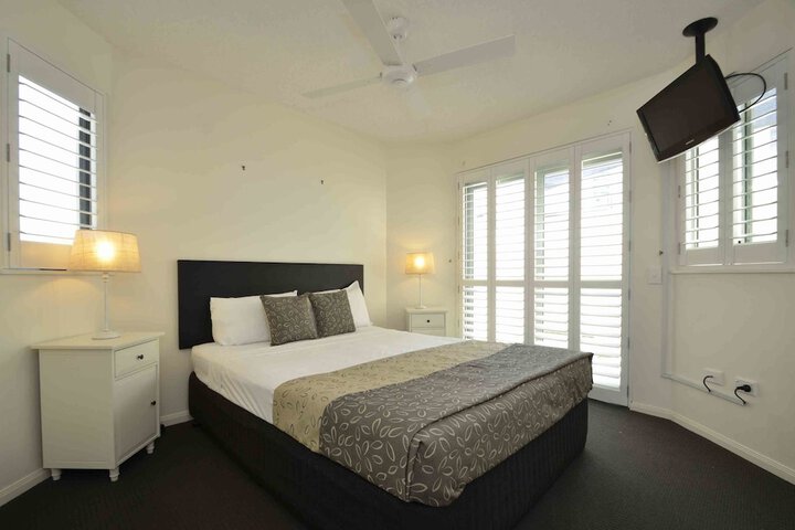 Room 3 of 104