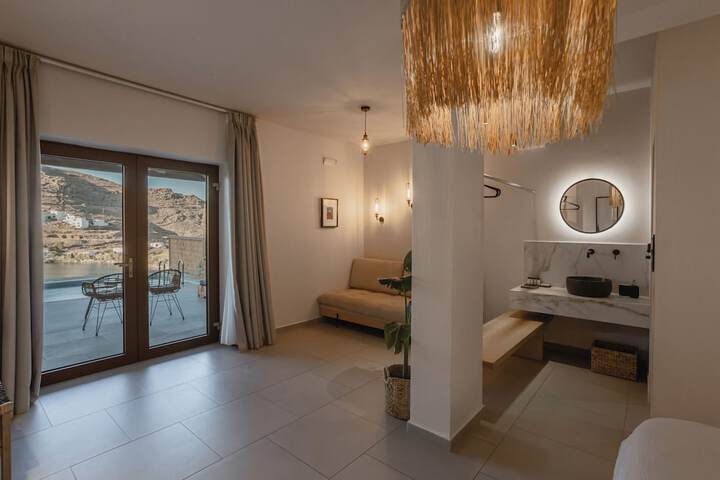 Room 3 of 87