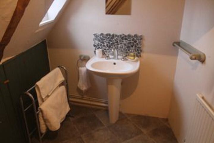 Room 4 of 16