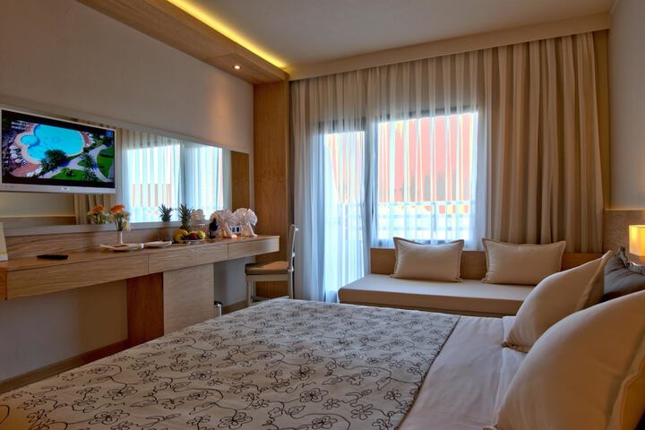 Room 8 of 126