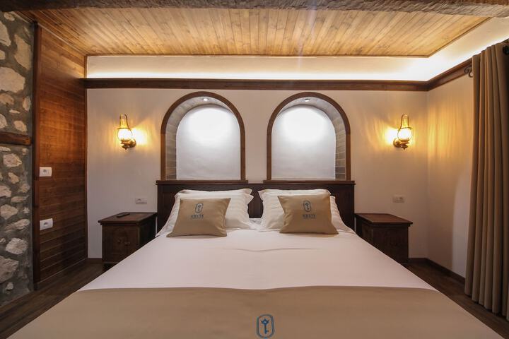 Room 2 of 34