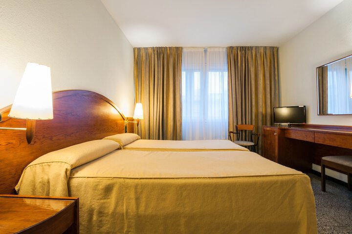 Room 5 of 42