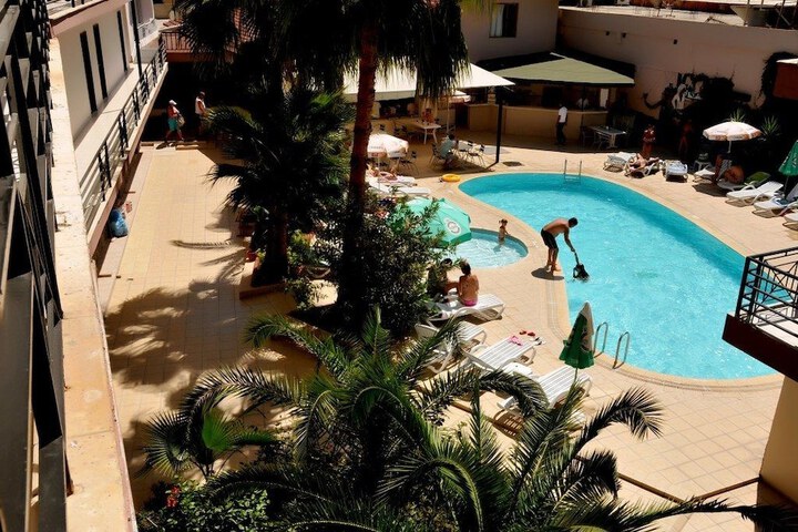 Pool 10 of 24