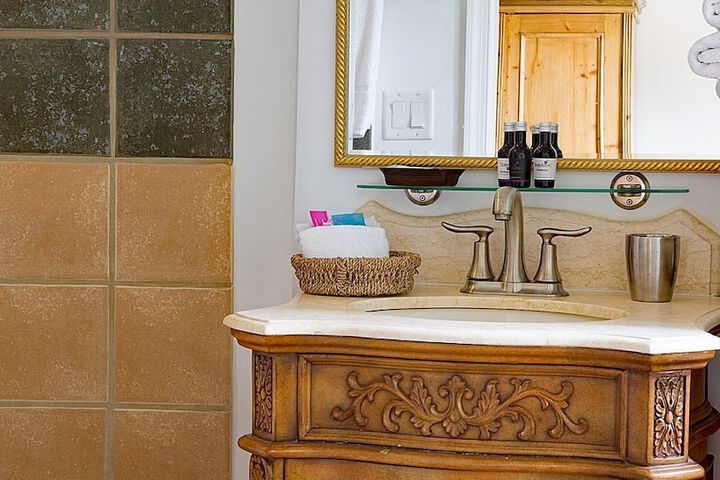 Bathroom sink