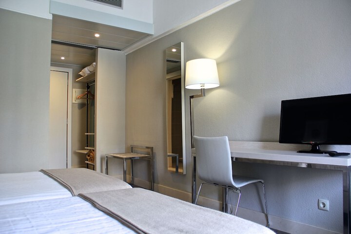 Room 13 of 77