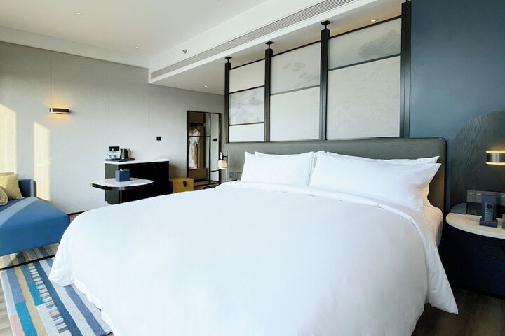 Room 11 of 43