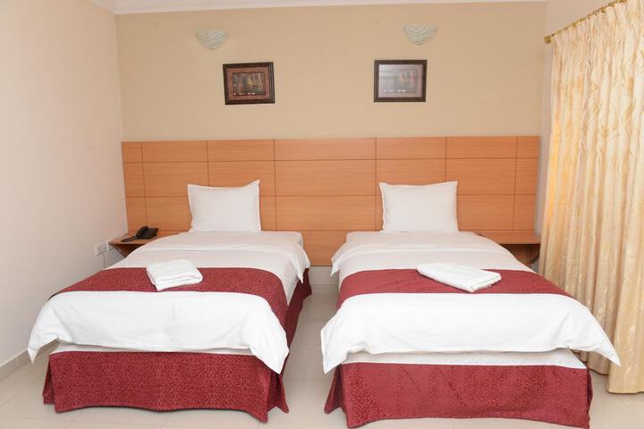 Room 13 of 37
