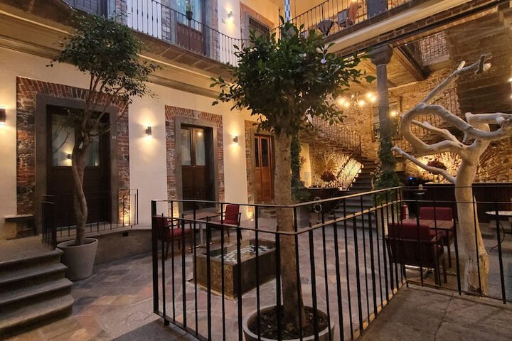 Hotel 2 of 135