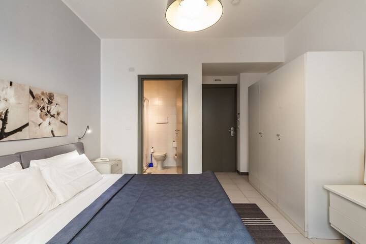 Room 25 of 40