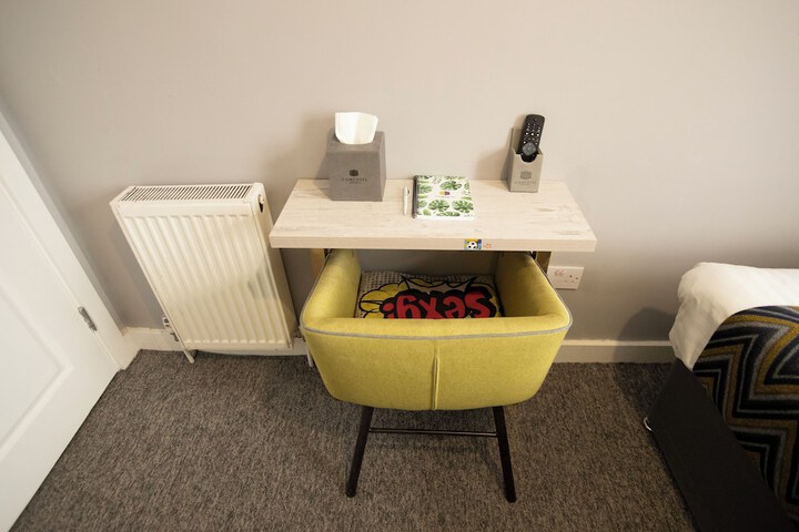 Room 9 of 27