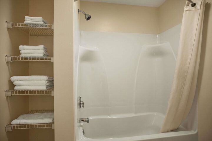 1 Queen Bed Accessible Room (14 of 16)