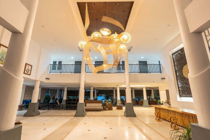 Entrance & Lobby