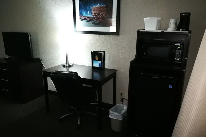 Room 10 of 28