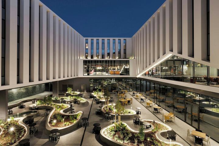 Hotel Exterior 60 of 67